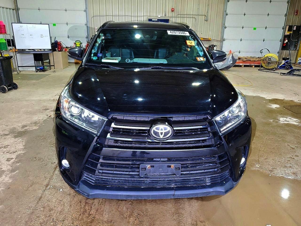 2017 TOYOTA HIGHLANDER