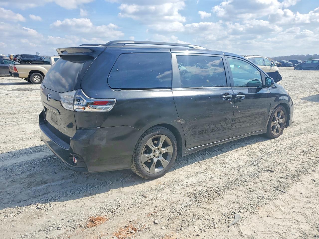 2016 TOYOTA SIENNA