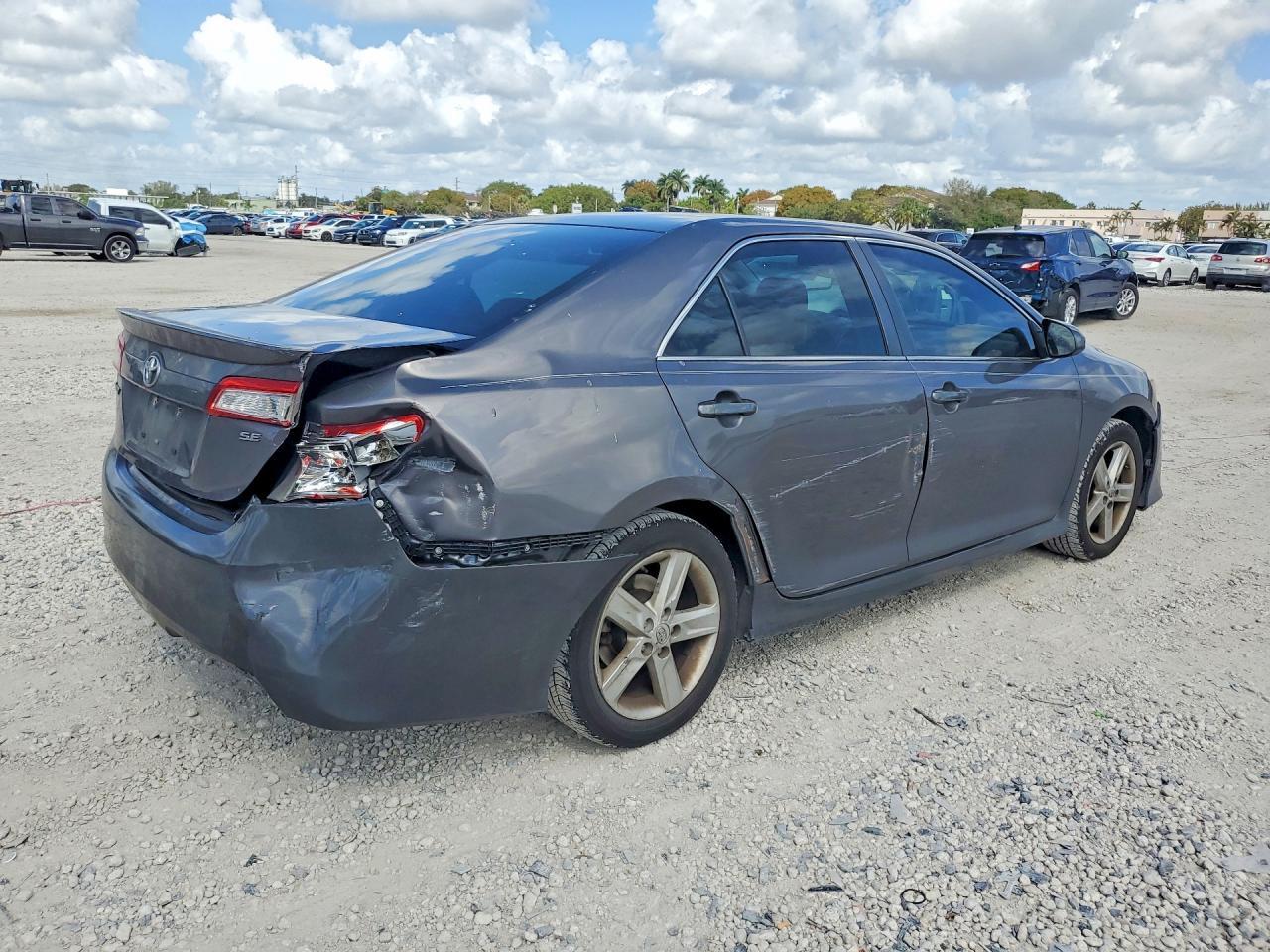 2014 TOYOTA CAMRY