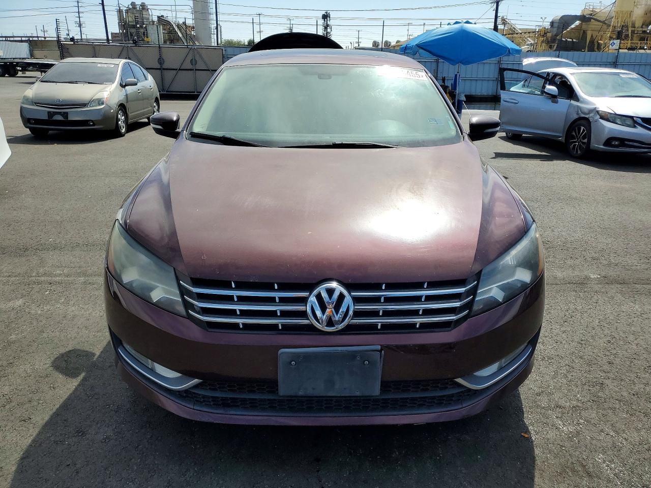 2013 VOLKSWAGEN Passat