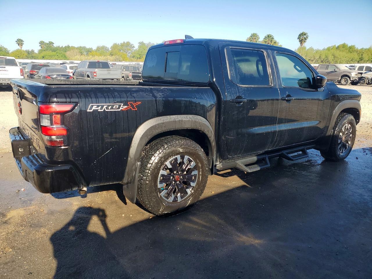 2024 NISSAN Frontier