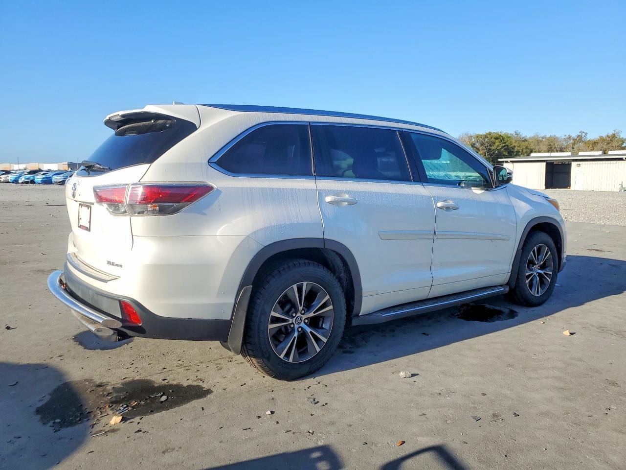 2016 TOYOTA HIGHLANDER