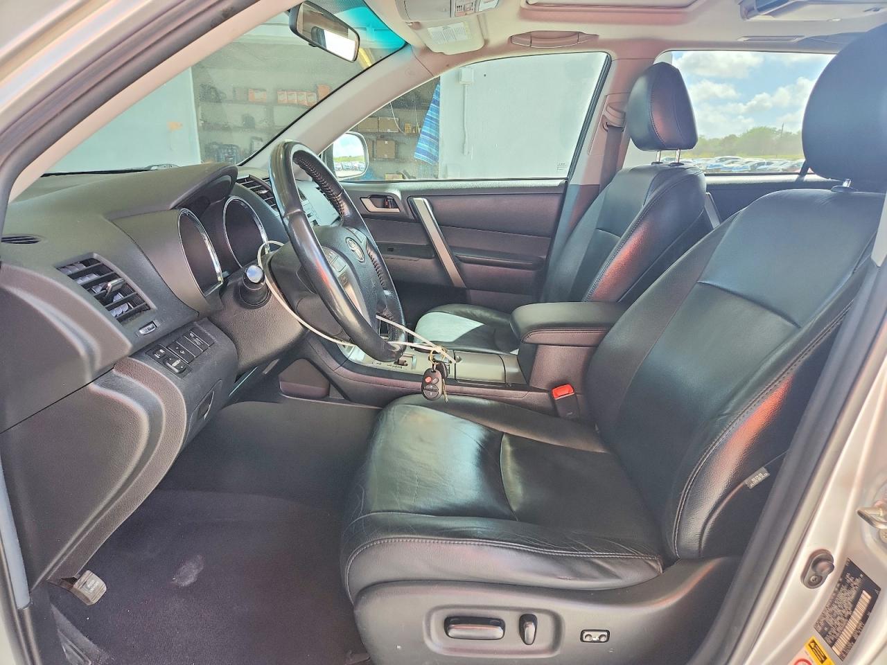 2010 TOYOTA HIGHLANDER
