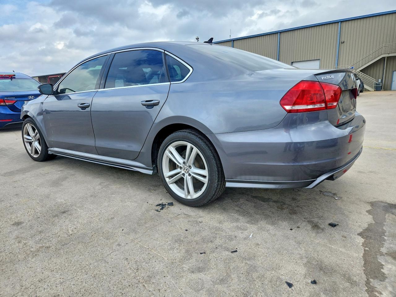 2015 VOLKSWAGEN Passat