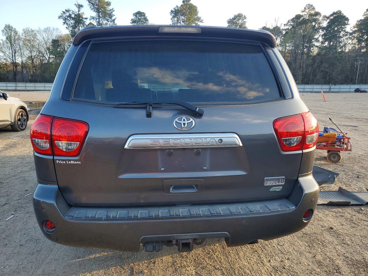 2016 TOYOTA Sequoia