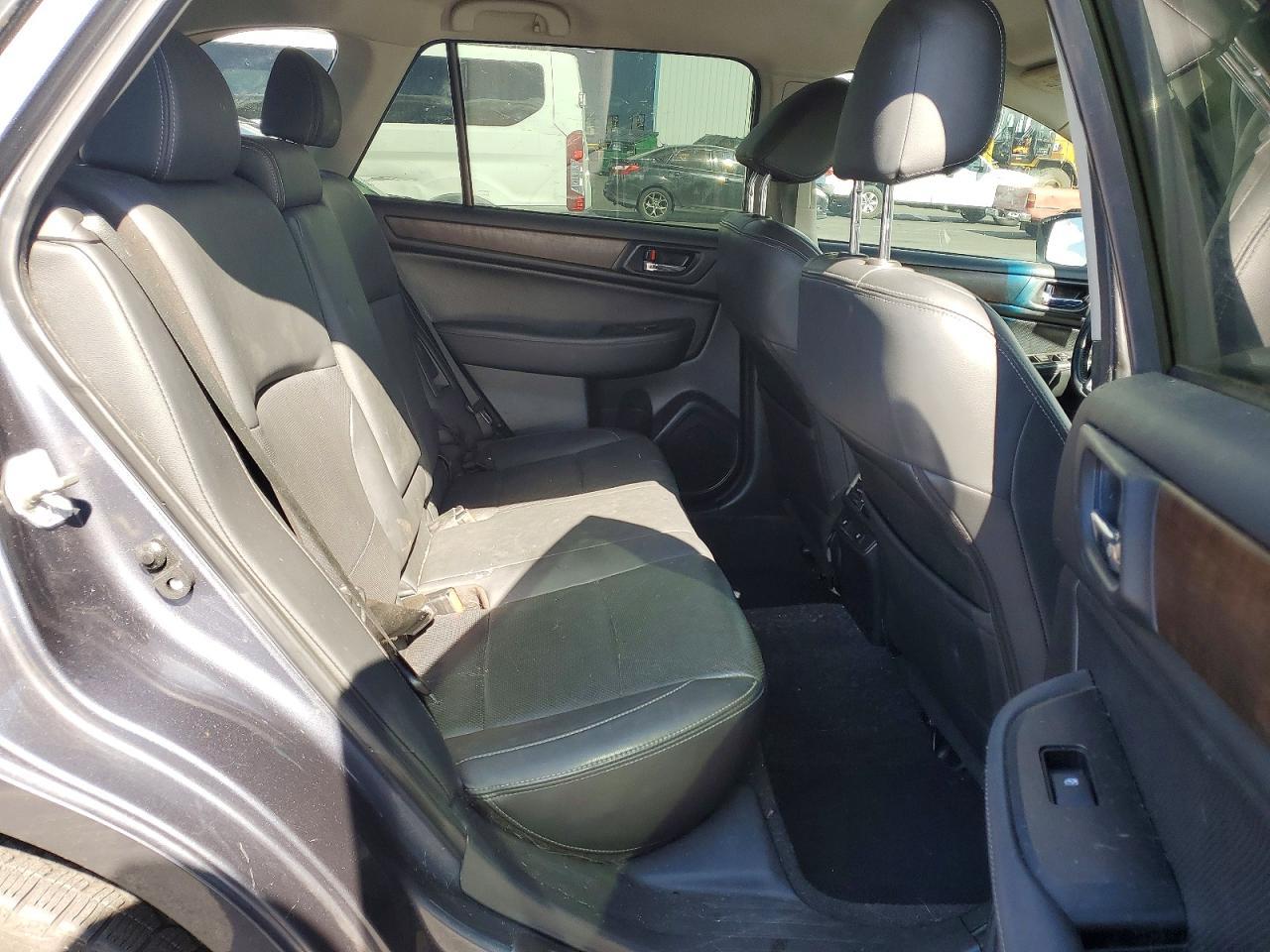 2015 SUBARU Outback