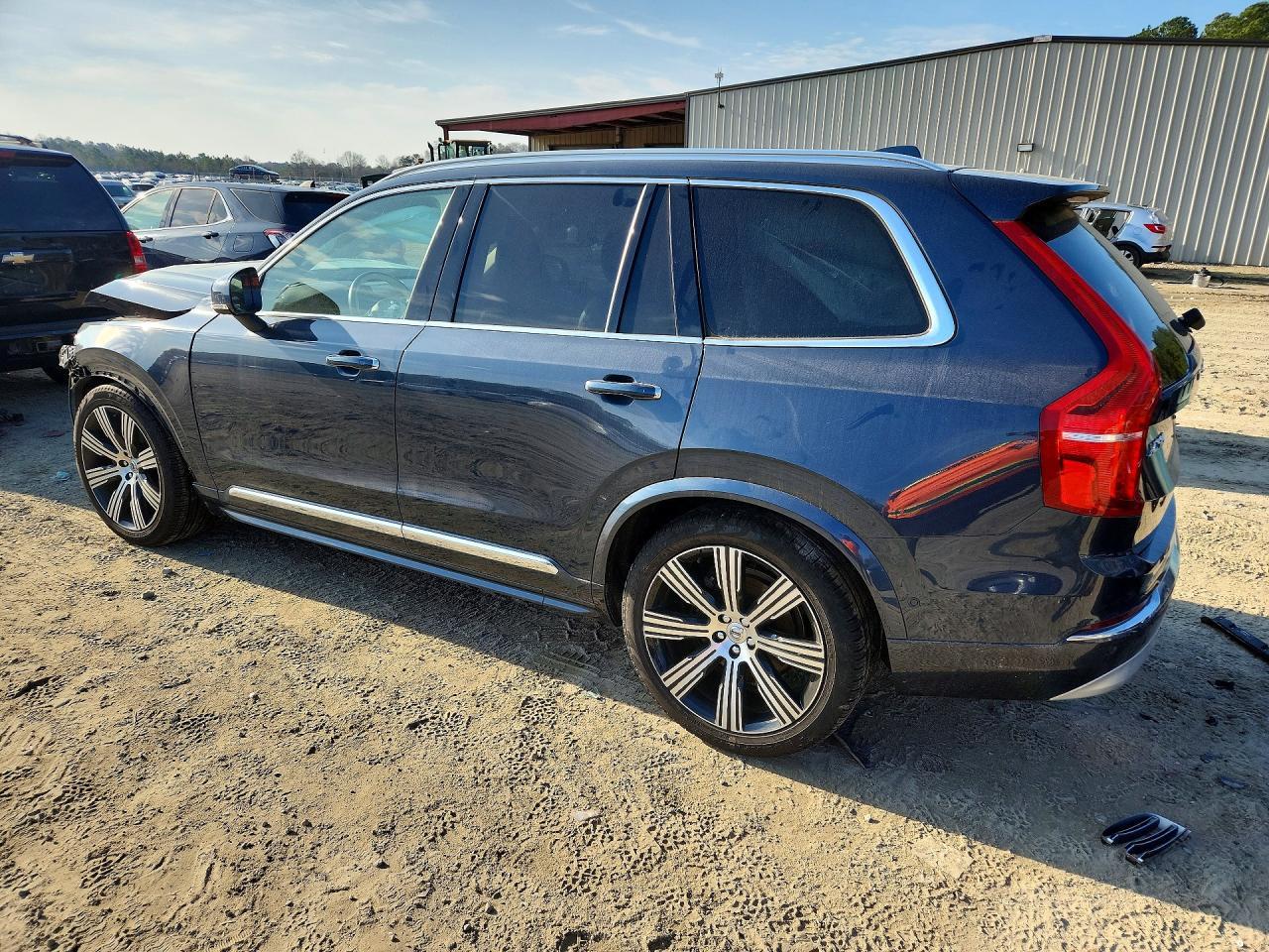 2022 VOLVO XC90