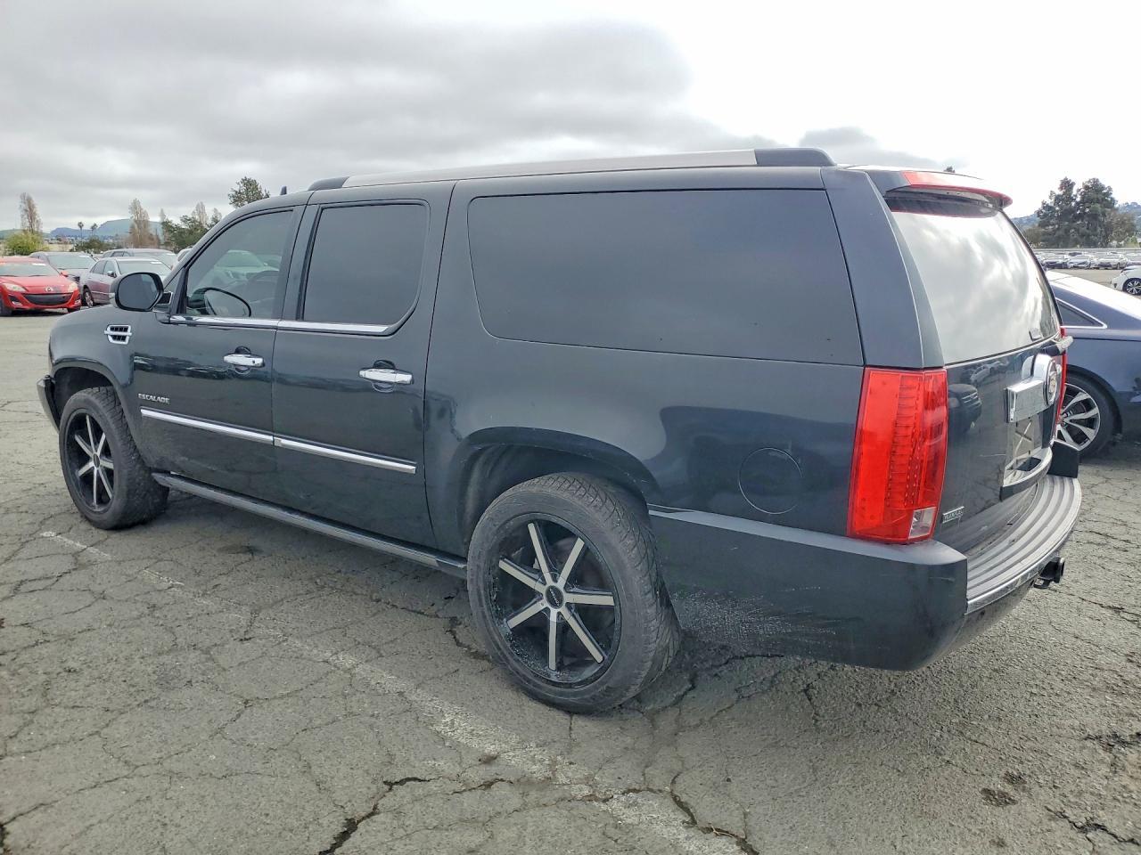 2011 CADILLAC Escalade ESV