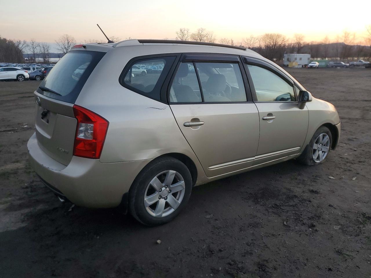 2007 KIA RONDO
