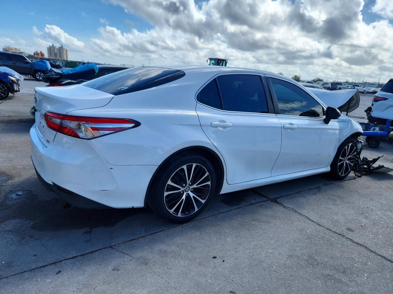 2018 TOYOTA CAMRY
