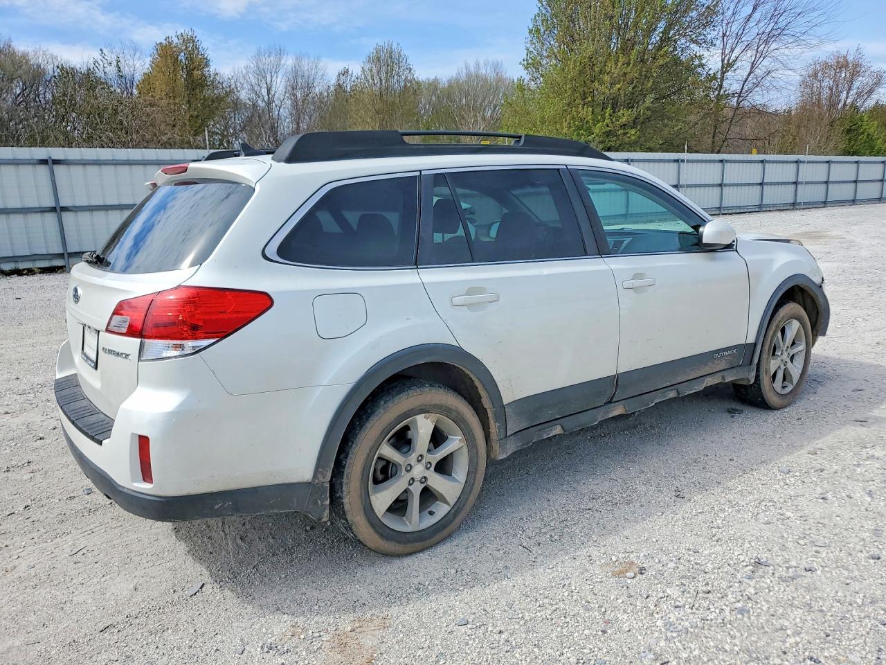 2014 SUBARU Outback