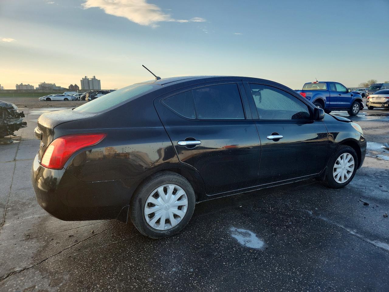 2012 NISSAN VERSA