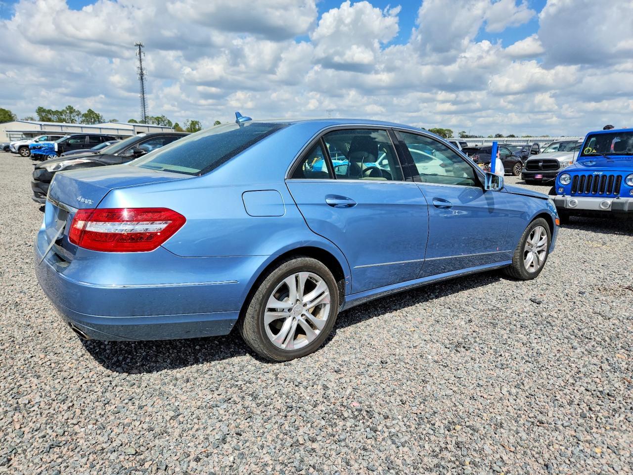 2011 MERCEDES-BENZ E-Class