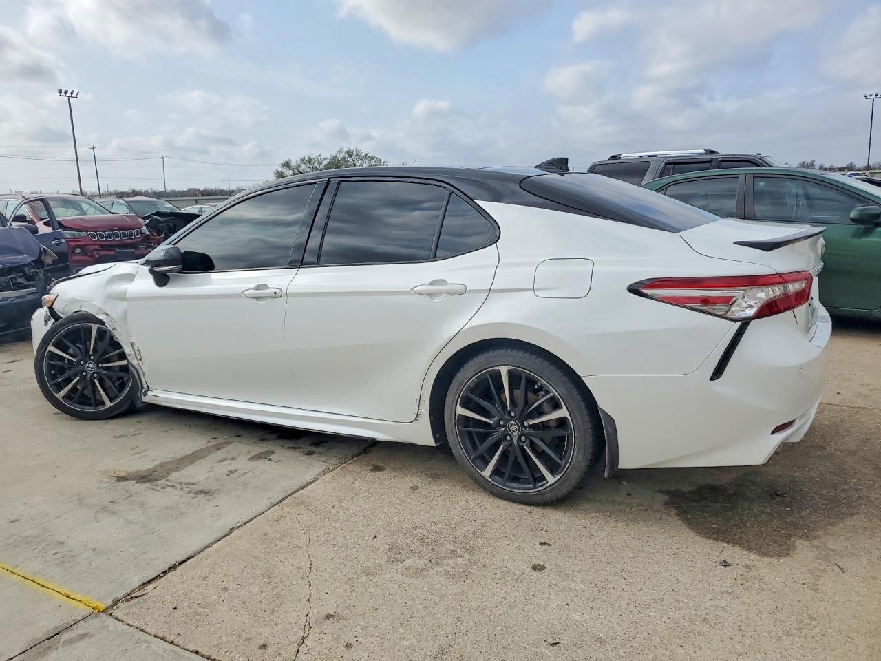 2018 TOYOTA CAMRY