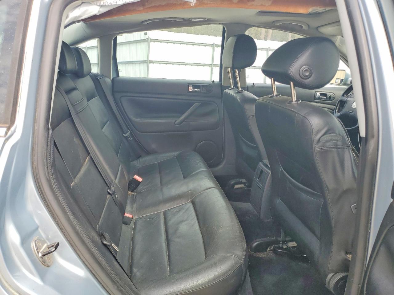 2004 VOLKSWAGEN Passat