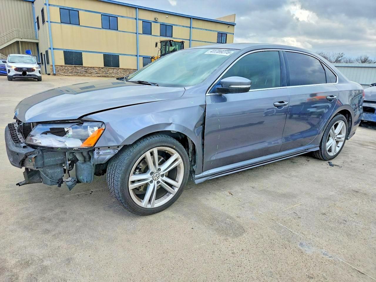 2015 VOLKSWAGEN Passat