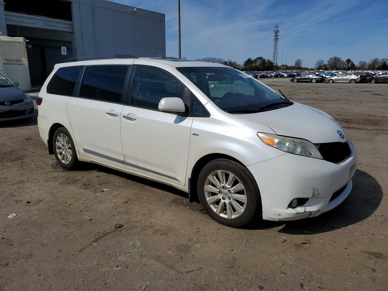 2016 TOYOTA SIENNA