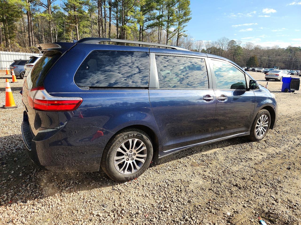 2018 TOYOTA SIENNA