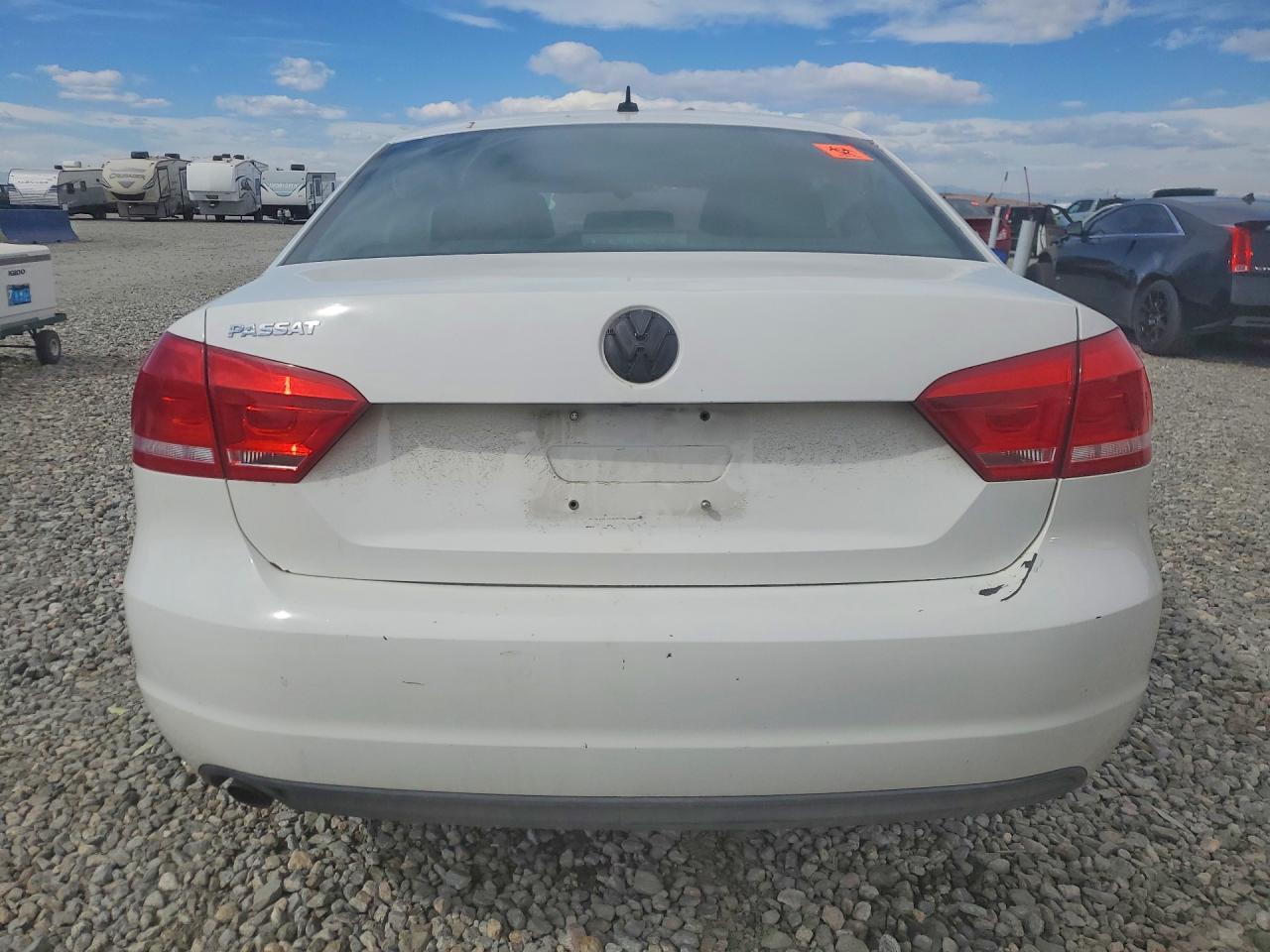 2014 VOLKSWAGEN Passat