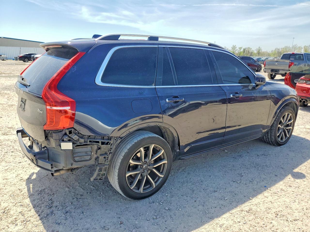 2017 VOLVO XC90