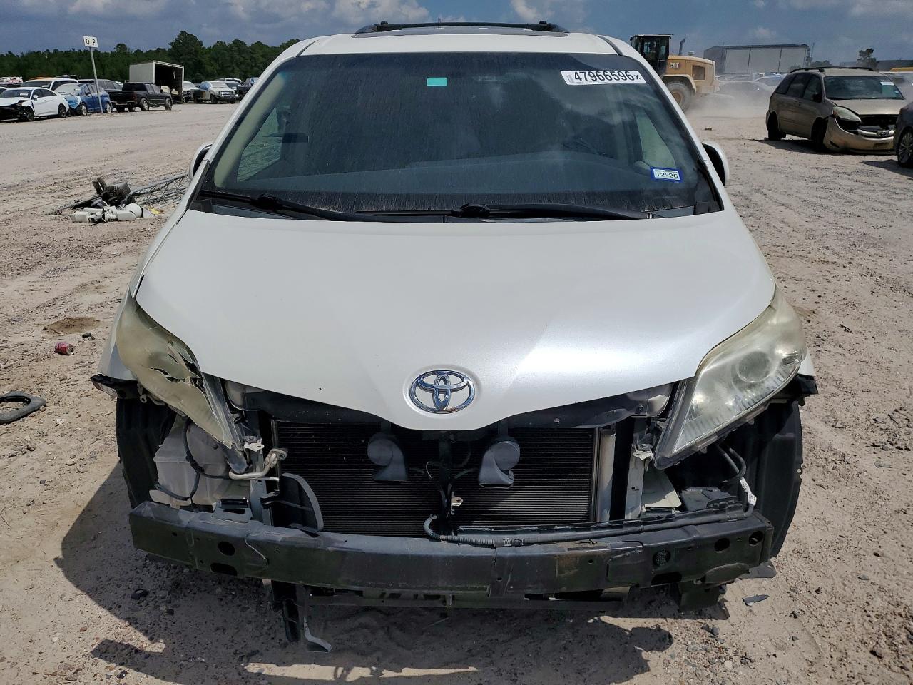 2015 TOYOTA SIENNA