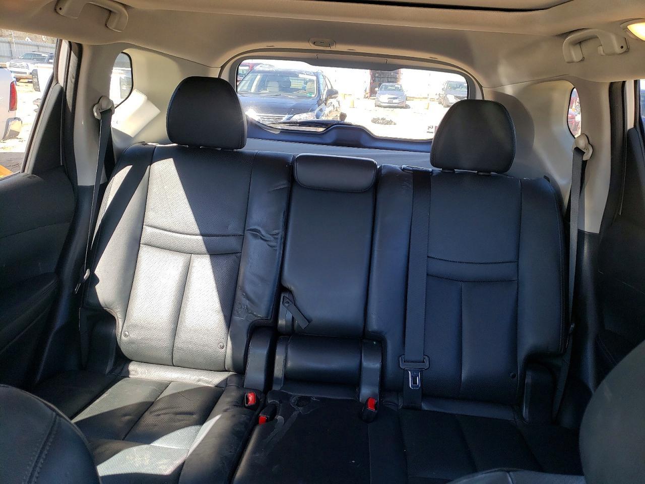 2015 NISSAN ROGUE
