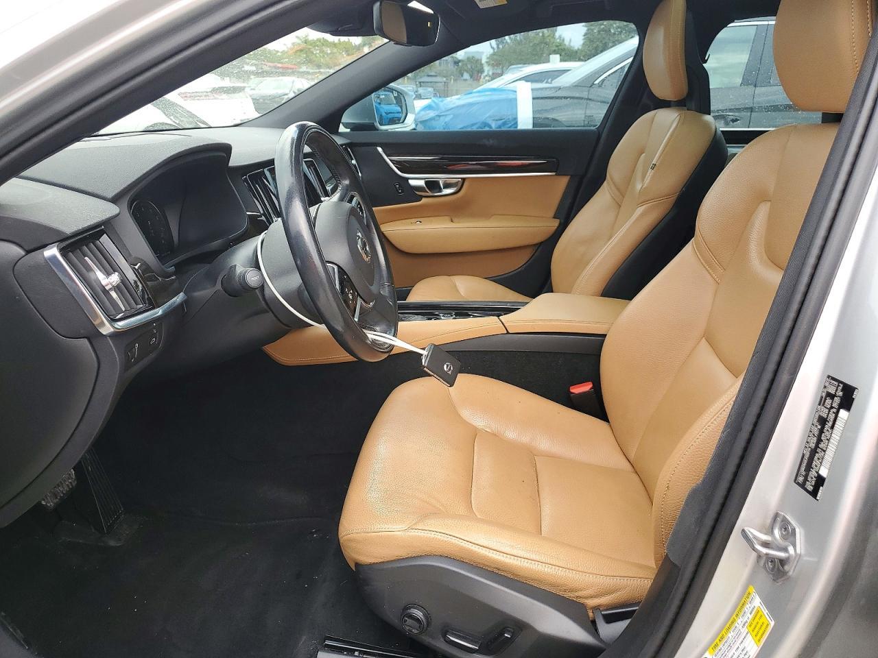 2018 VOLVO S90