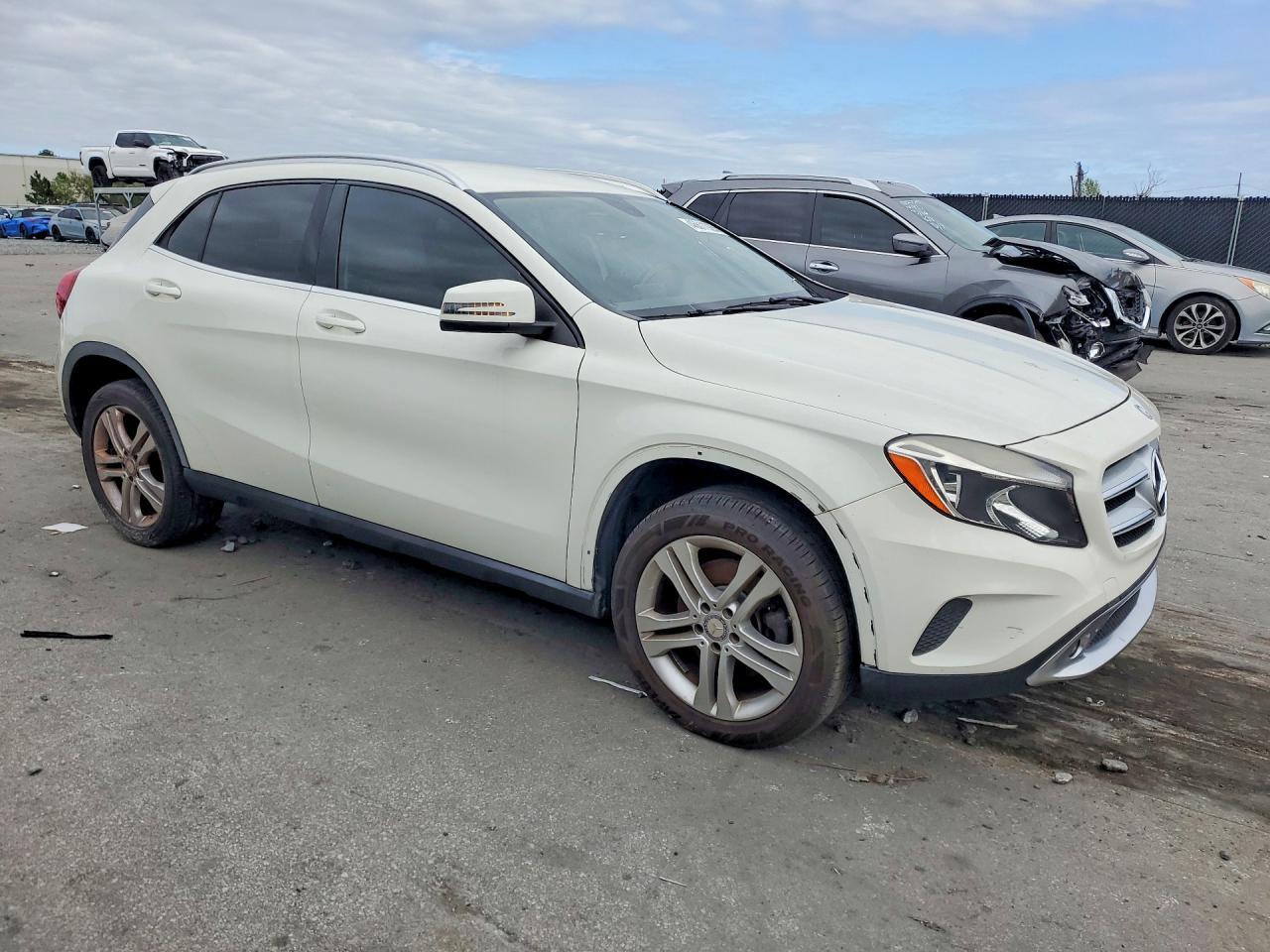 2015 MERCEDES-BENZ GLA-Class