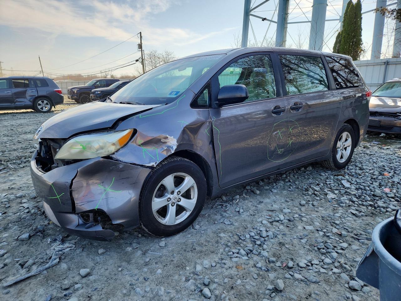 2012 TOYOTA SIENNA
