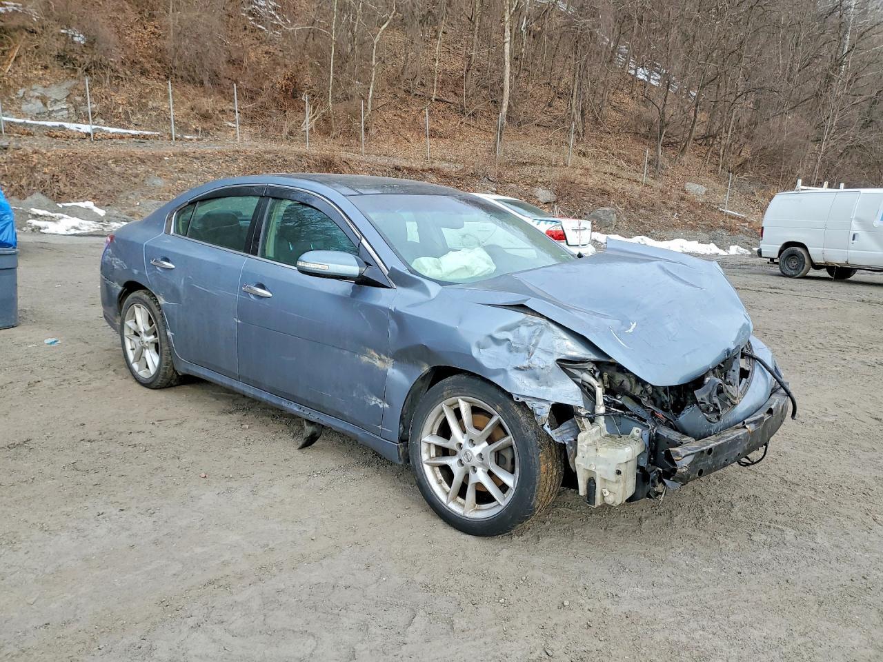 2011 NISSAN Maxima