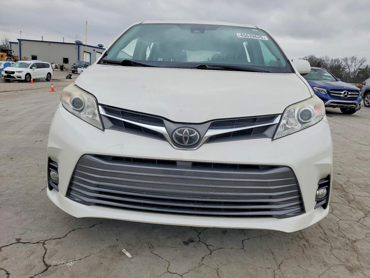 2018 TOYOTA SIENNA