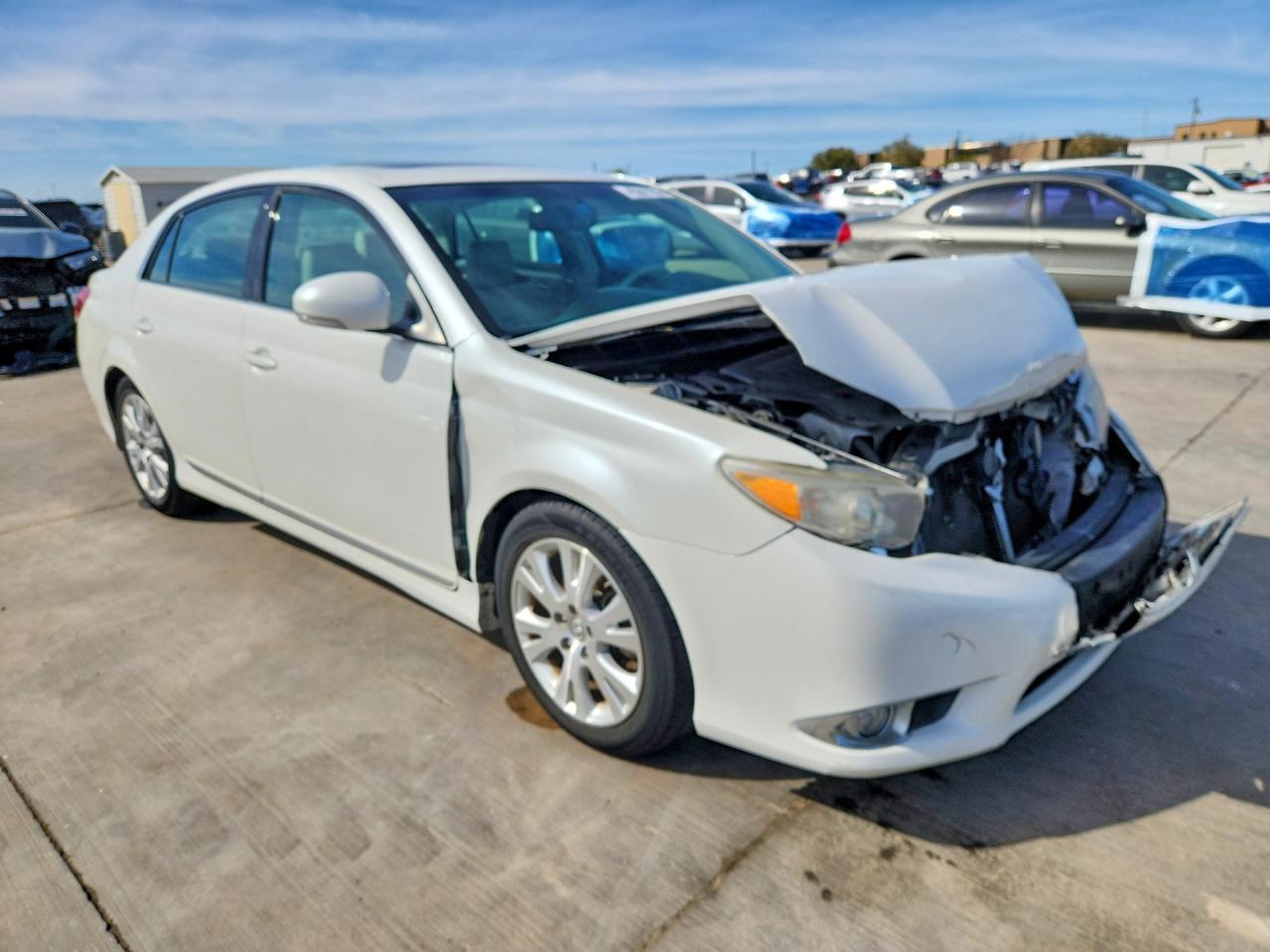 2011 TOYOTA Avalon