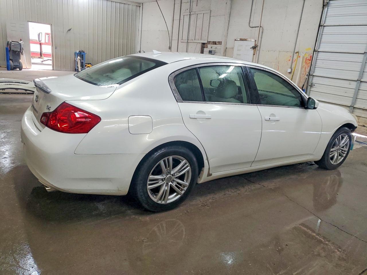 2011 INFINITI G25