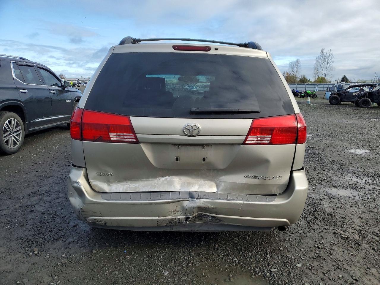 2004 TOYOTA SIENNA