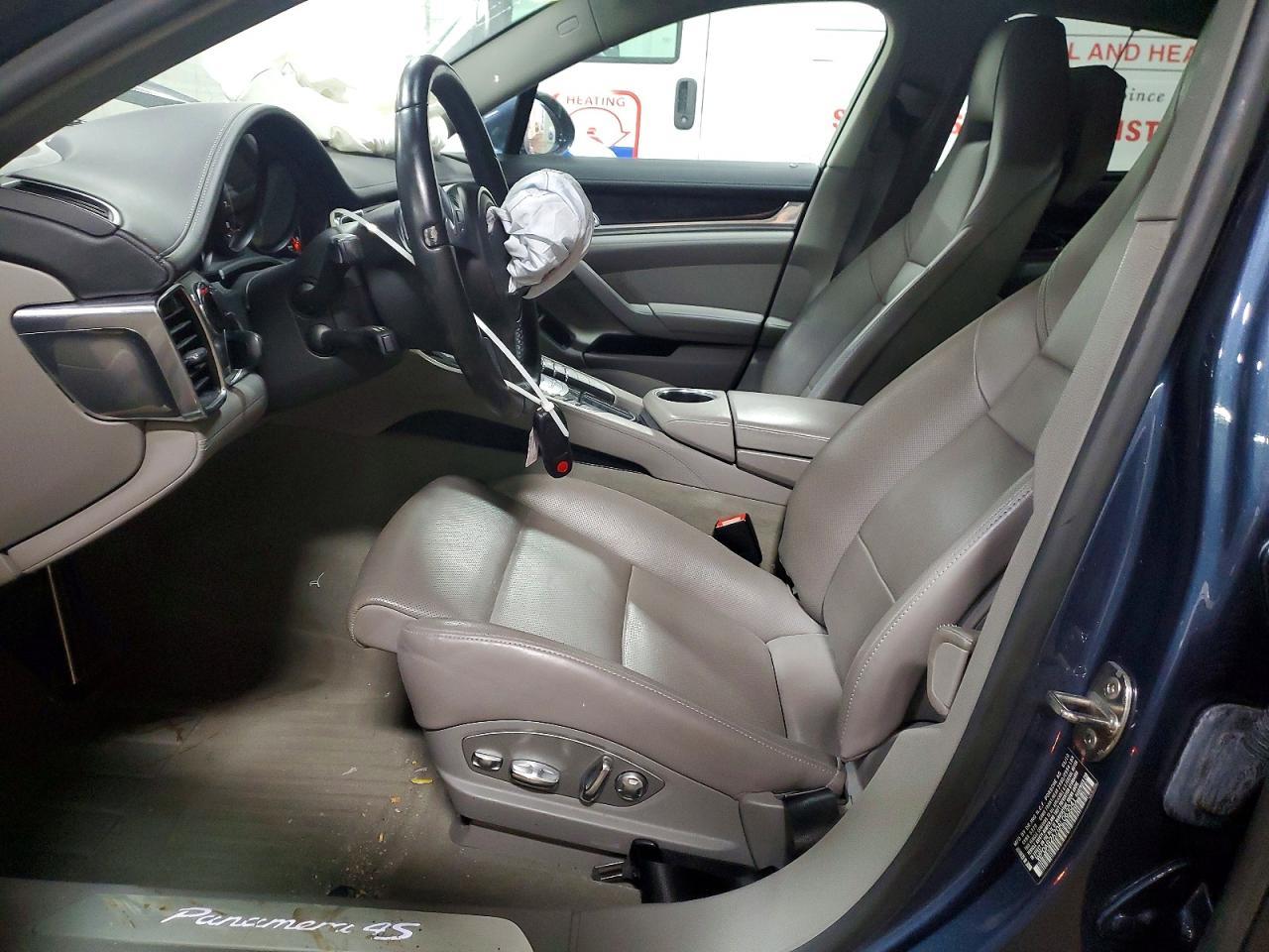 2010 PORSCHE Panamera
