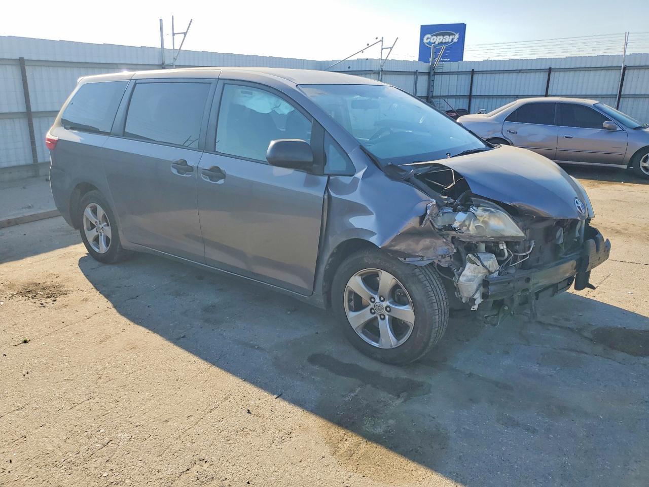 2016 TOYOTA SIENNA