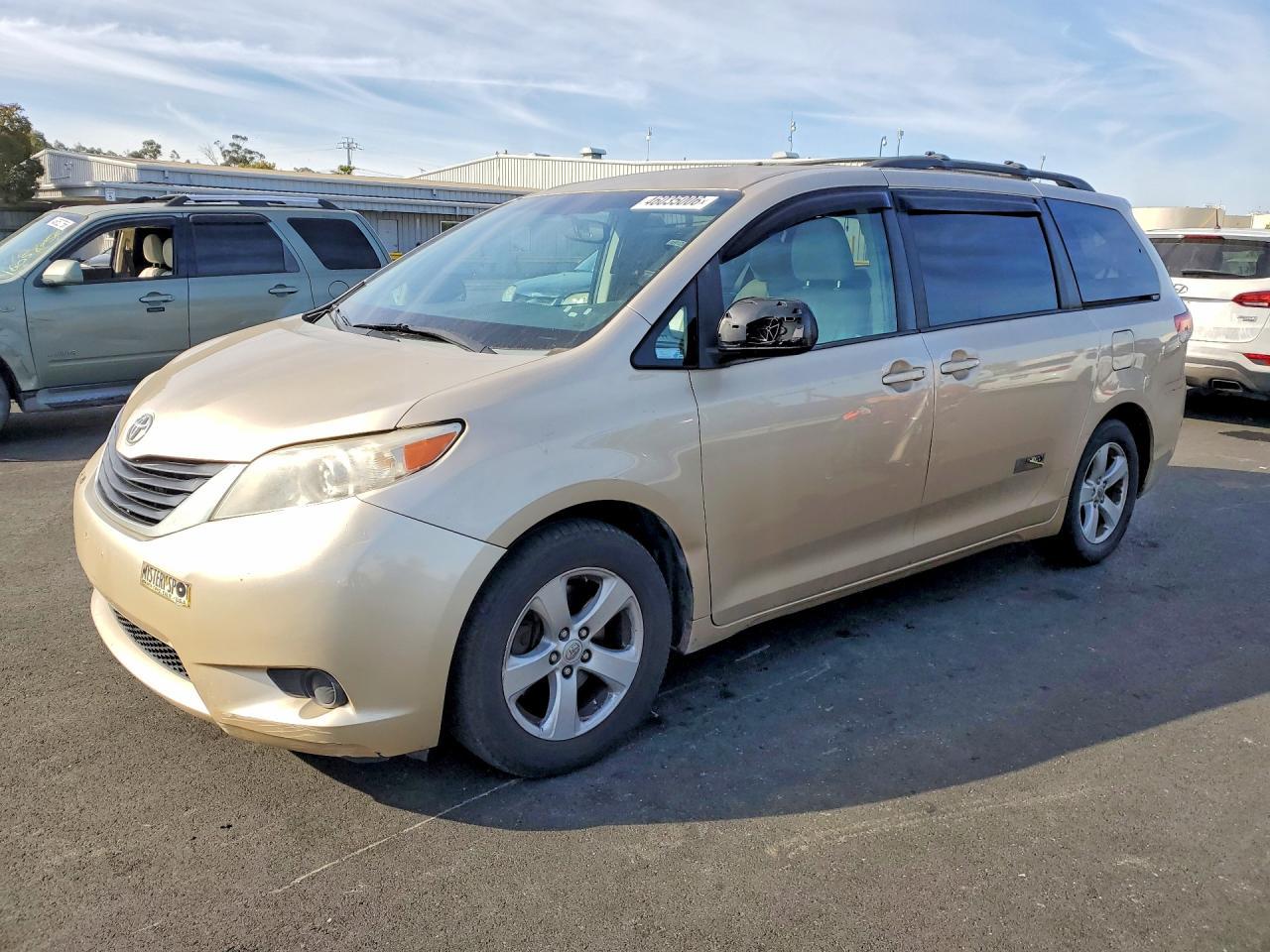2013 TOYOTA SIENNA