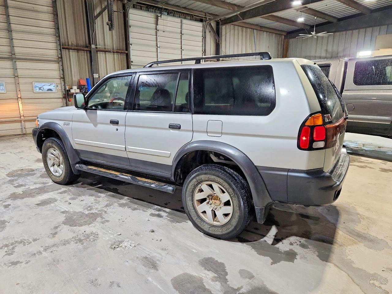 2002 MITSUBISHI Montero