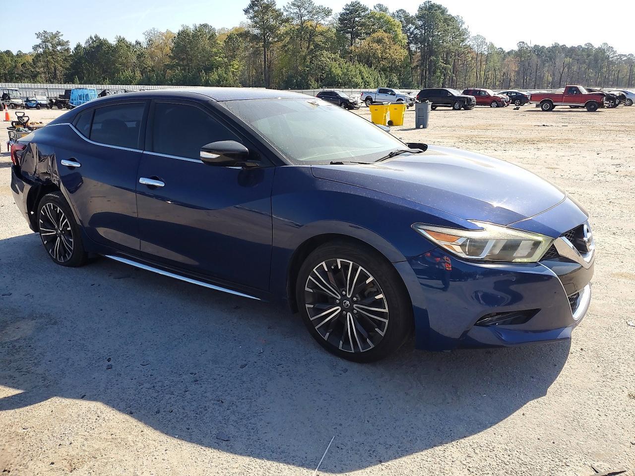 2017 NISSAN Maxima
