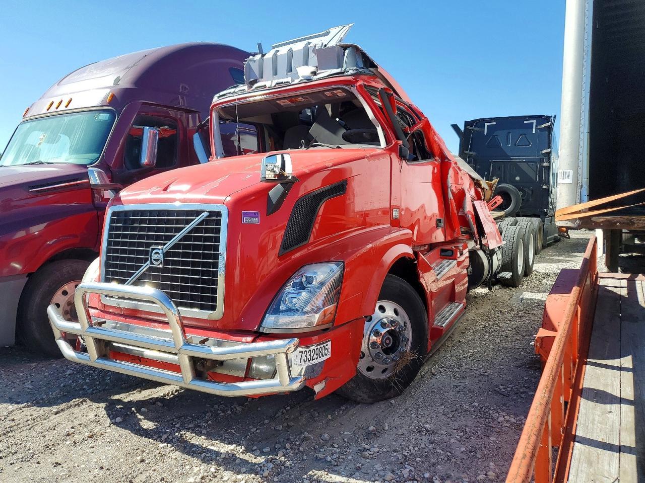 2015 VOLVO VNL
