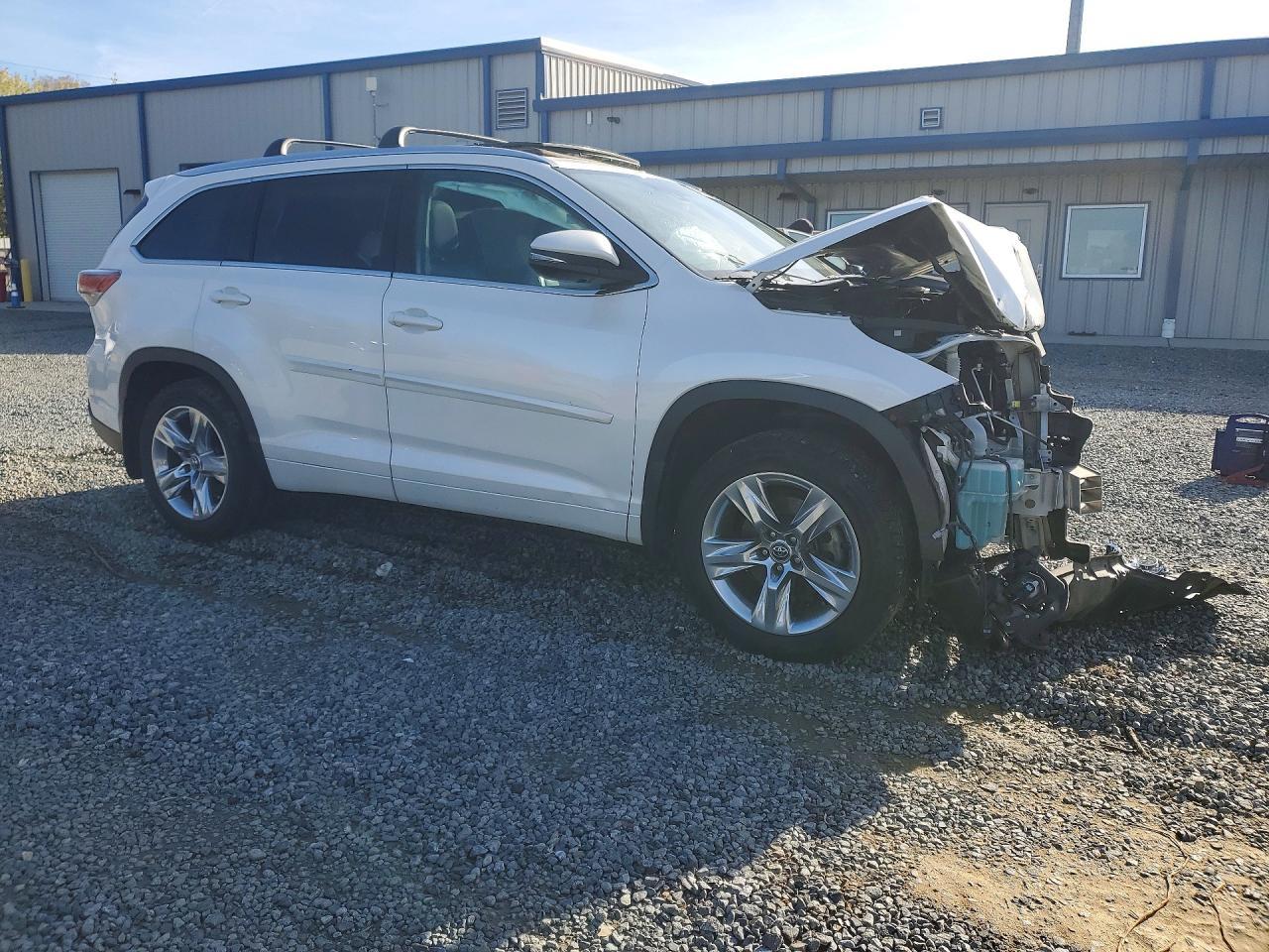 2016 TOYOTA HIGHLANDER