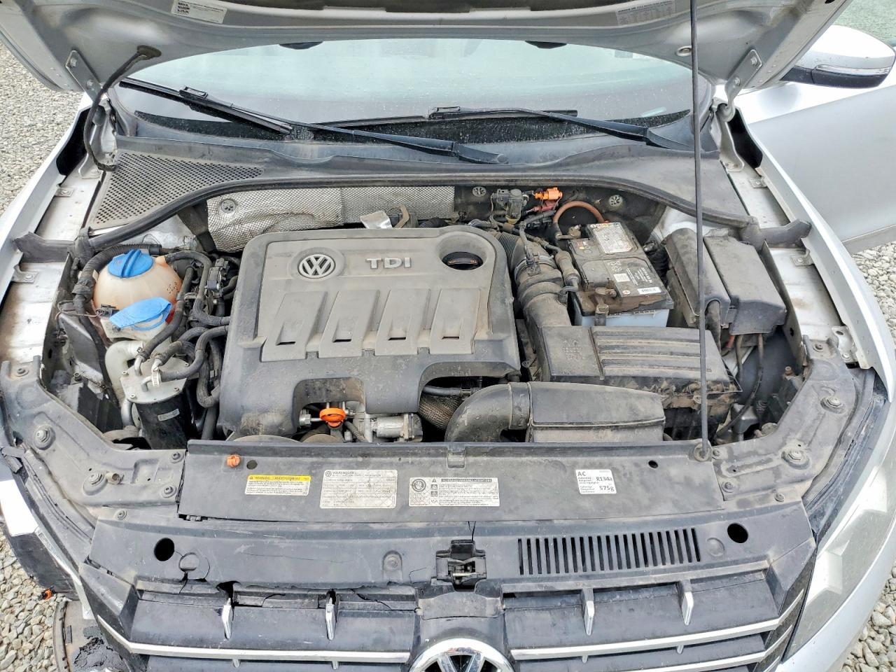 2013 VOLKSWAGEN Passat