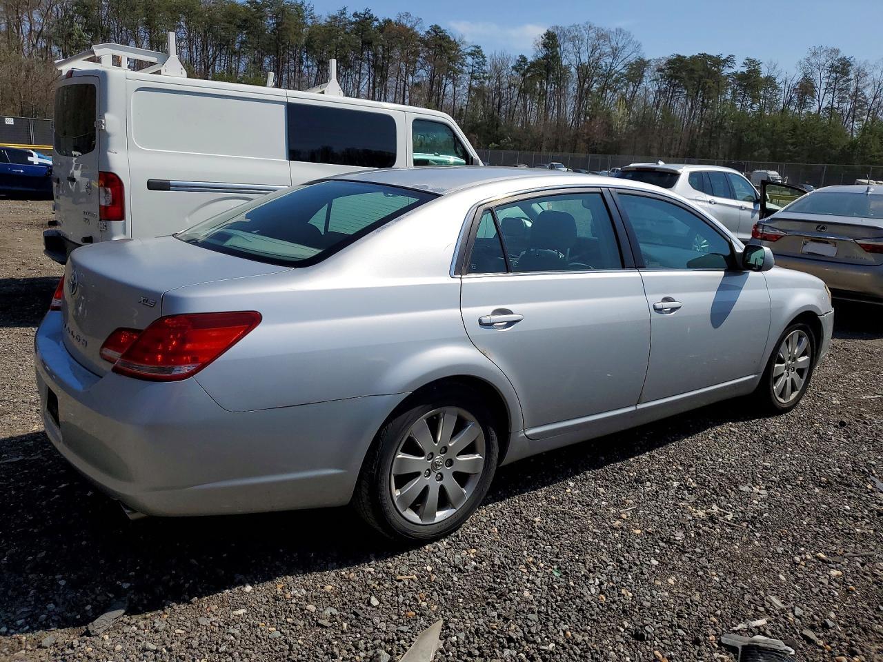 2005 TOYOTA Avalon