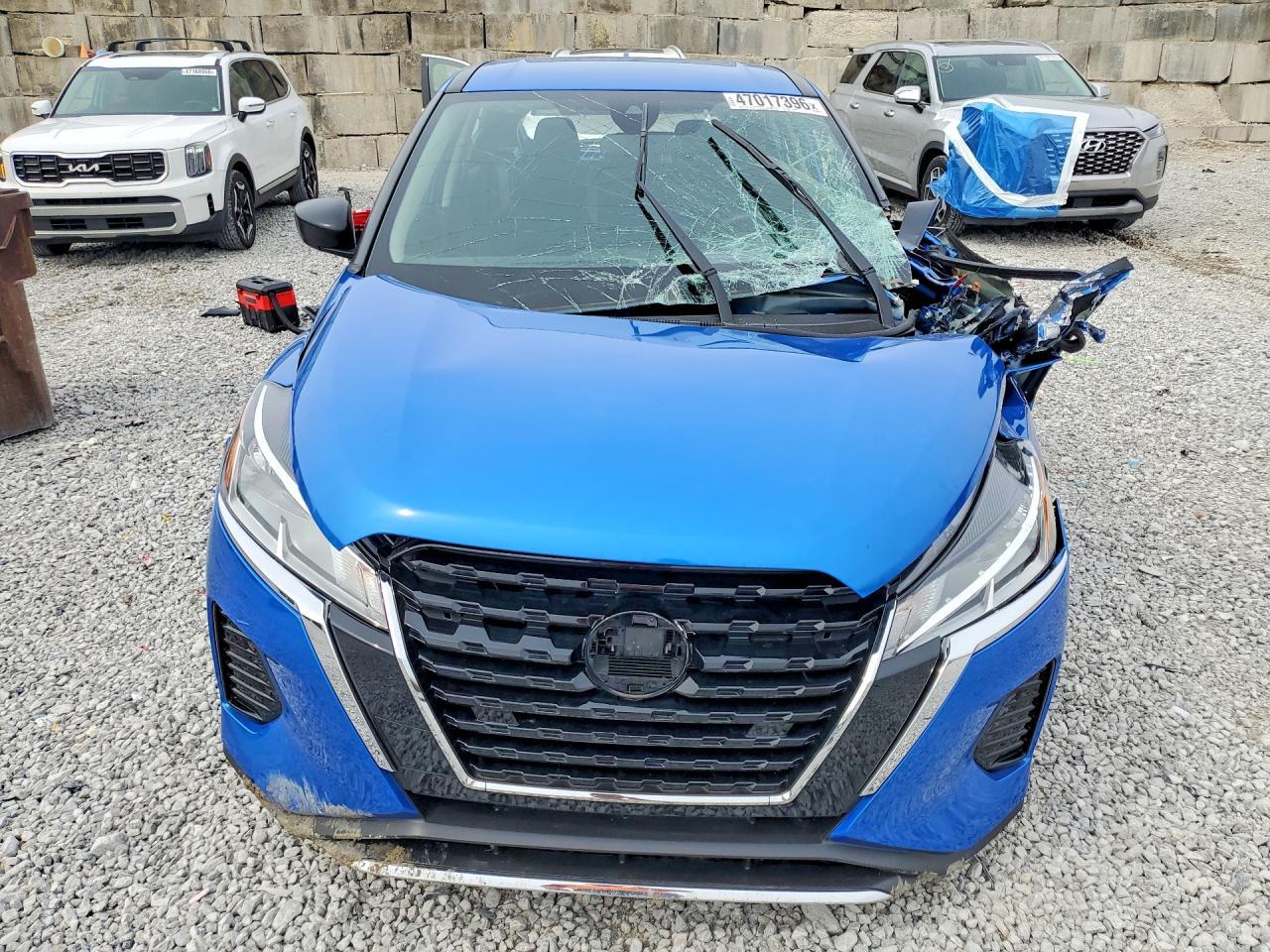 2025 NISSAN KICKS