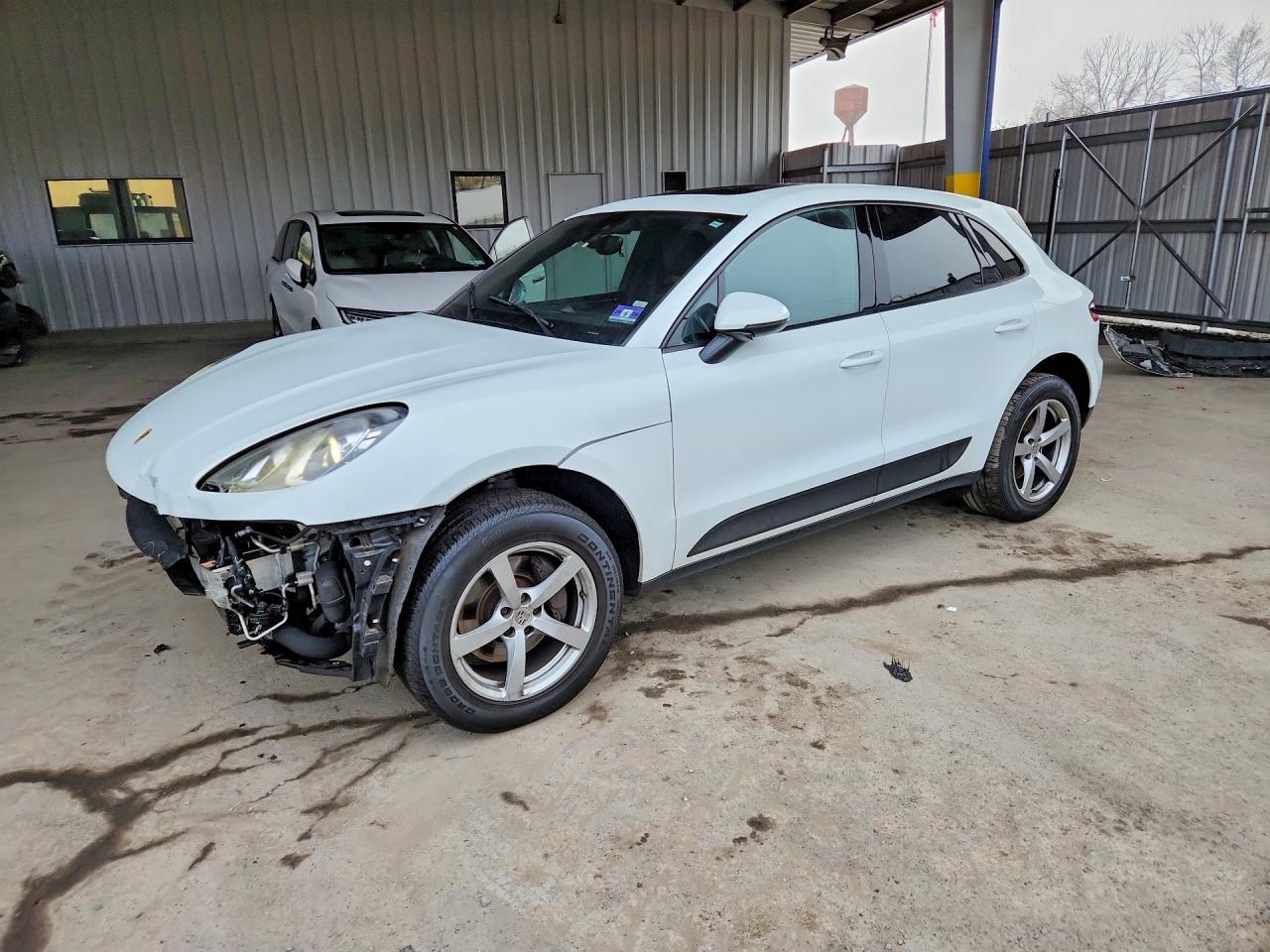 2017 PORSCHE Macan