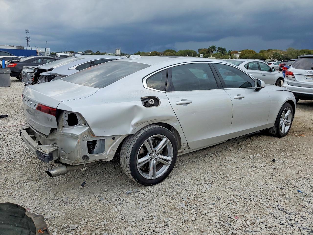 2018 VOLVO S90