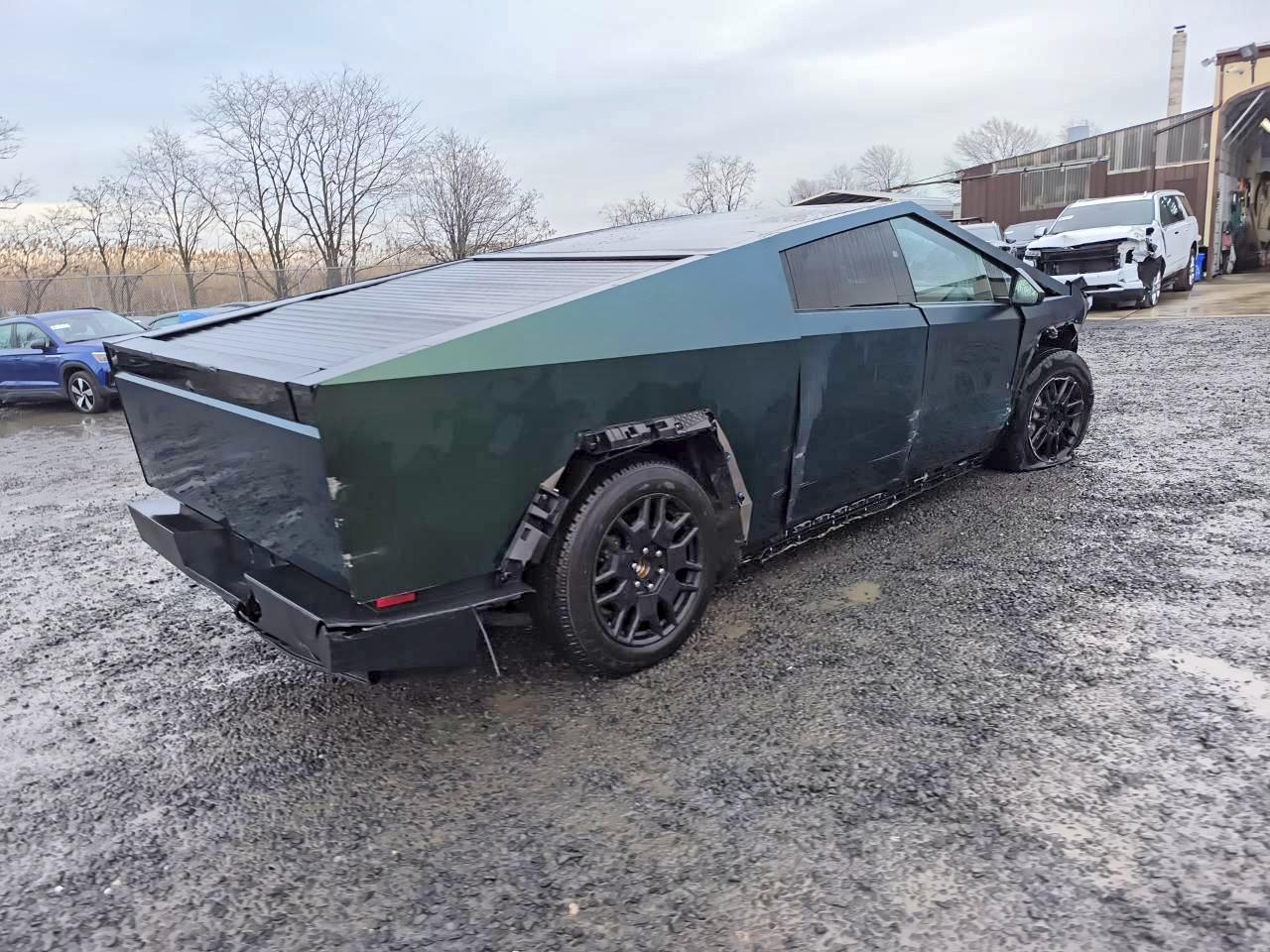 2024 TESLA Cybertruck