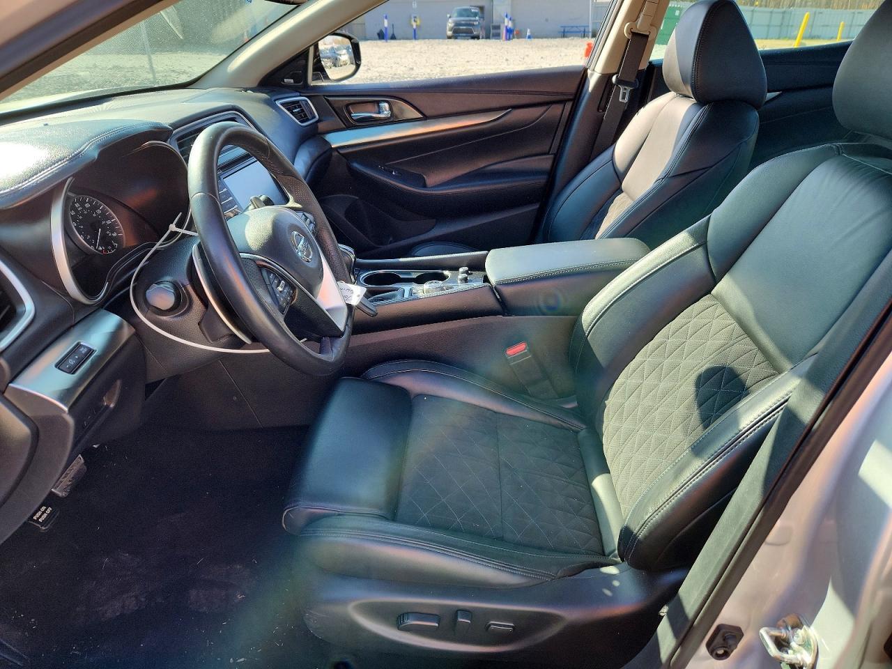 2017 NISSAN Maxima