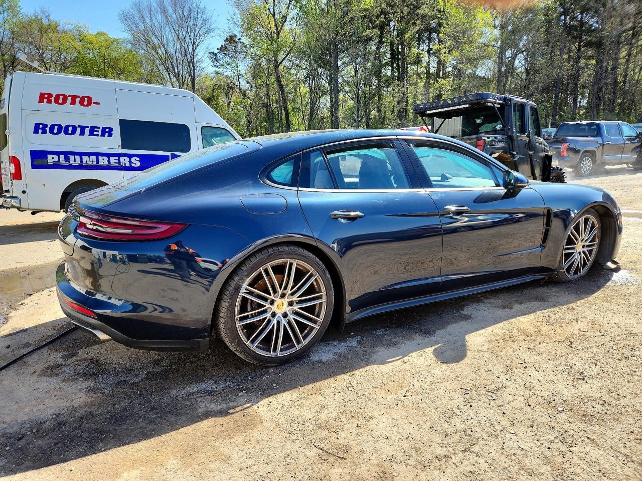 2017 PORSCHE Panamera