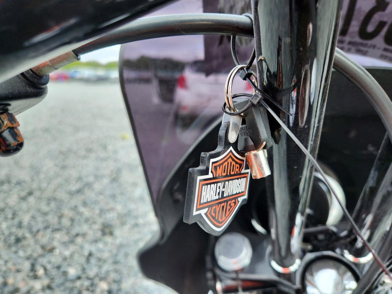 2016 HARLEY-DAVIDSON Fxdb